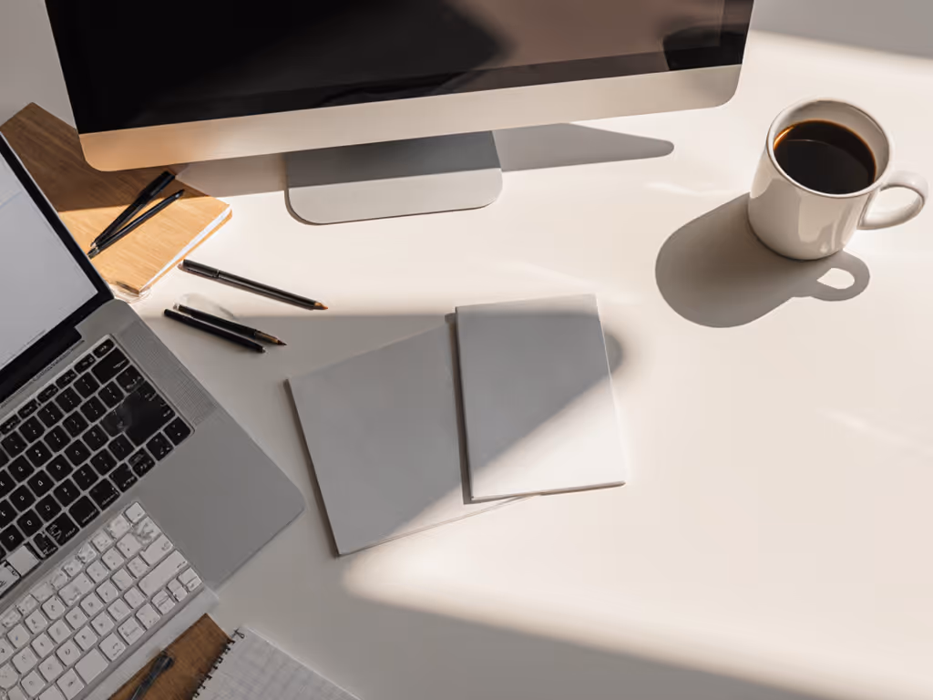 desk_with_properly_lit_work_area_showing_even_light_coverage_and_no_monitor_glare